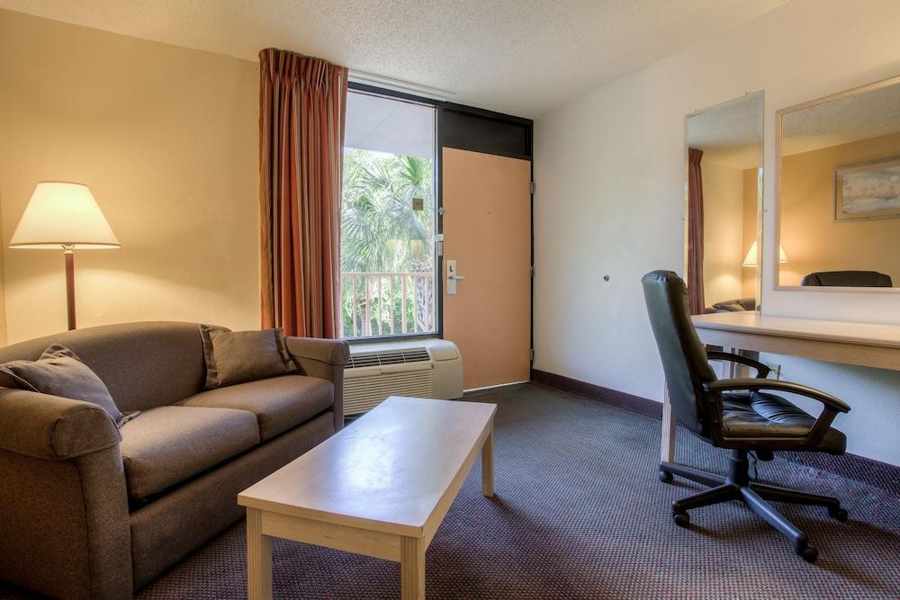 Quality Inn & Suites St Augustine Beach Area شاطئ سانت اوجوستين المظهر الخارجي الصورة