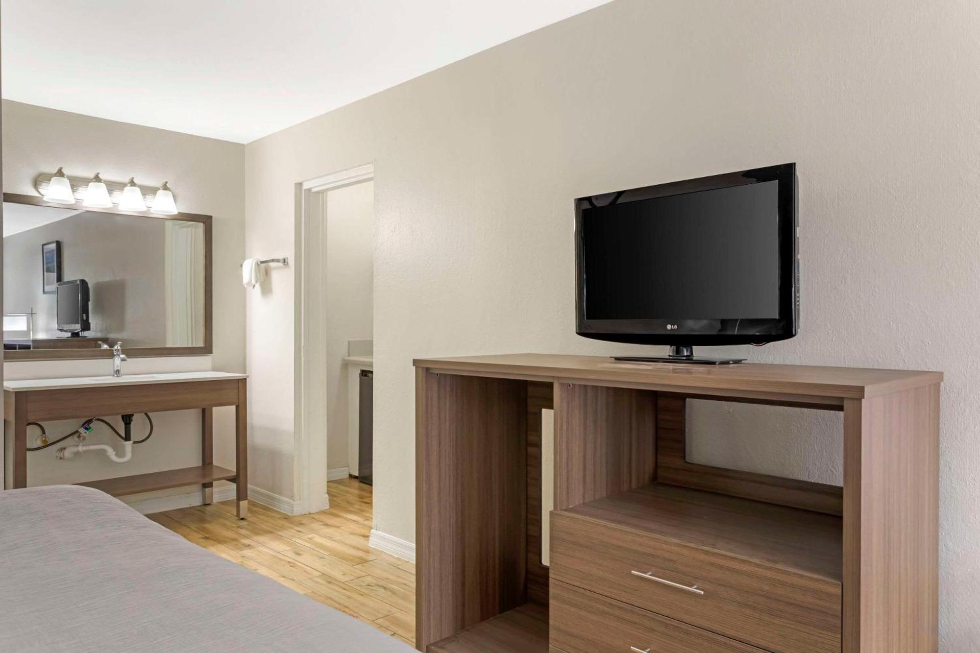 Quality Inn & Suites St Augustine Beach Area شاطئ سانت اوجوستين المظهر الخارجي الصورة