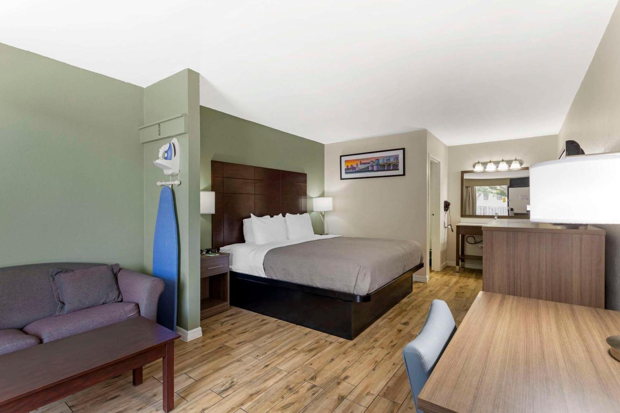 Quality Inn & Suites St Augustine Beach Area شاطئ سانت اوجوستين المظهر الخارجي الصورة