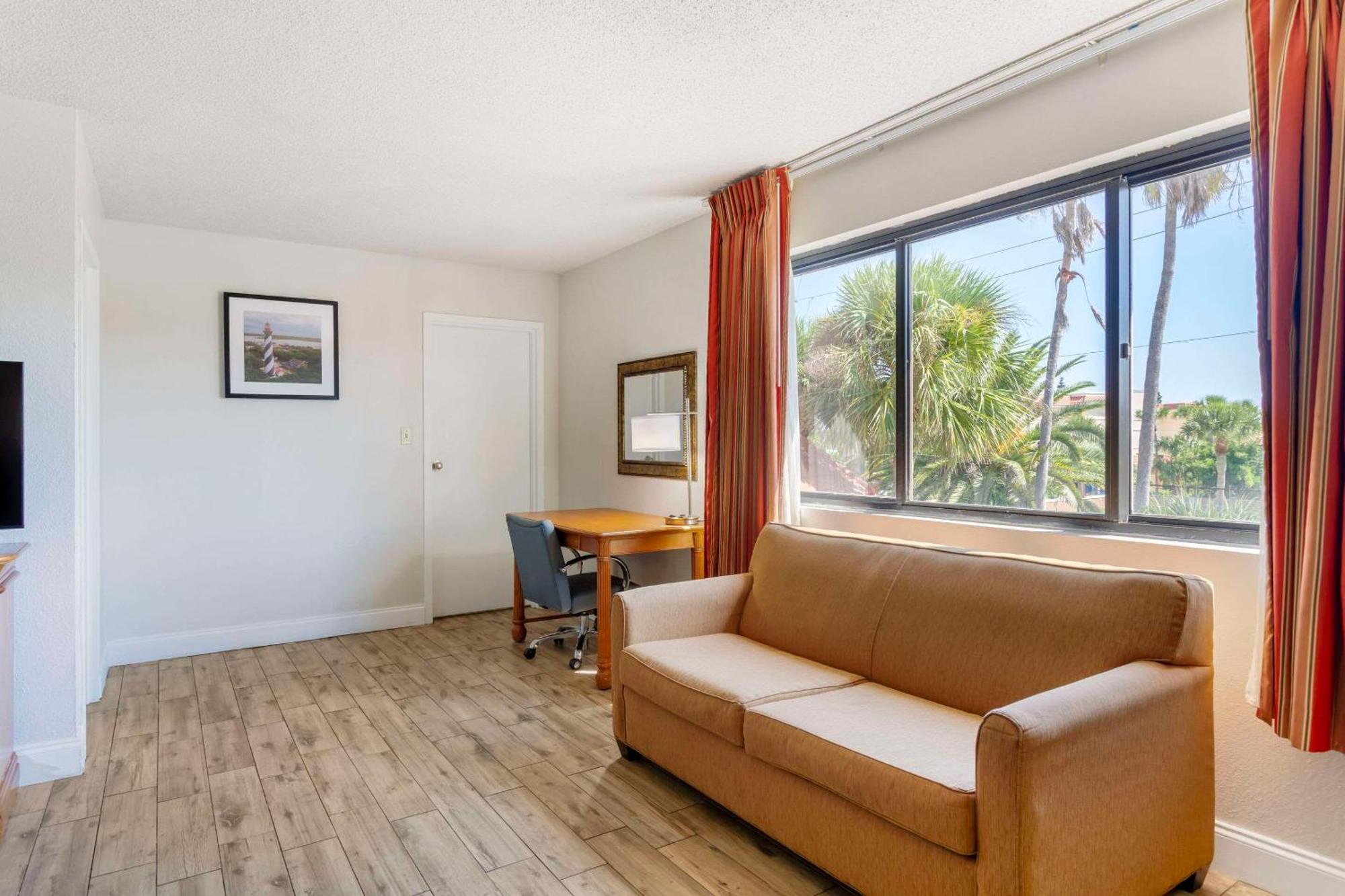 Quality Inn & Suites St Augustine Beach Area شاطئ سانت اوجوستين المظهر الخارجي الصورة
