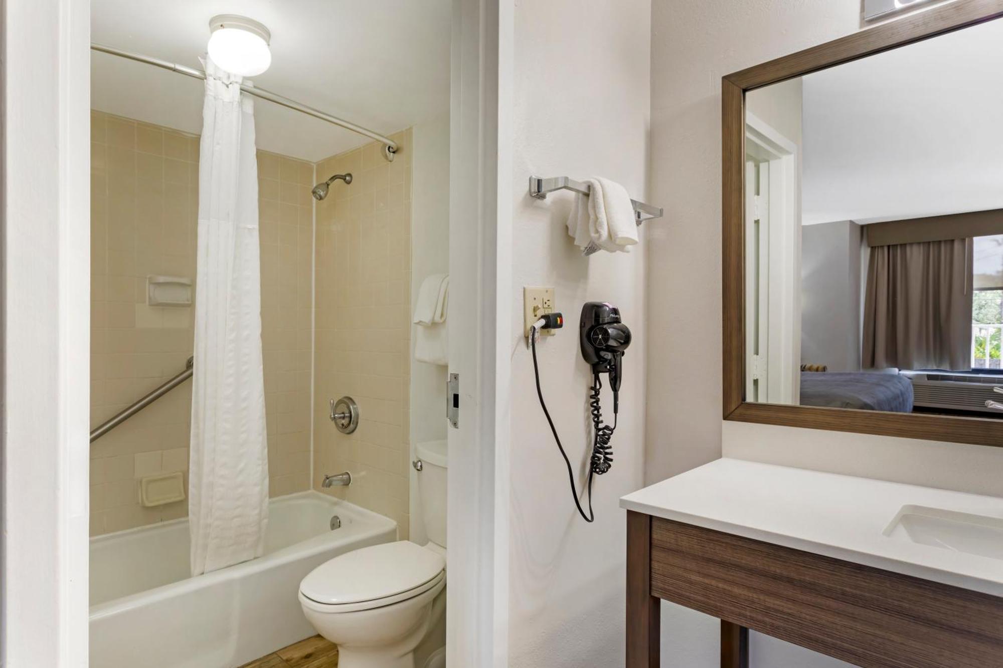 Quality Inn & Suites St Augustine Beach Area شاطئ سانت اوجوستين المظهر الخارجي الصورة