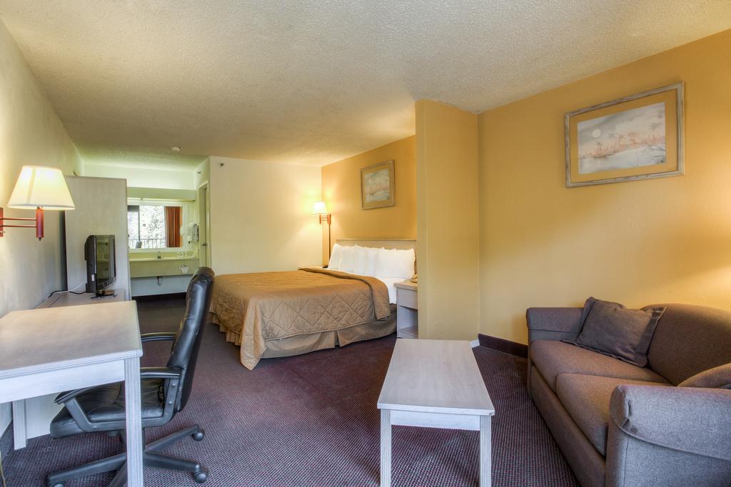 Quality Inn & Suites St Augustine Beach Area شاطئ سانت اوجوستين المظهر الخارجي الصورة