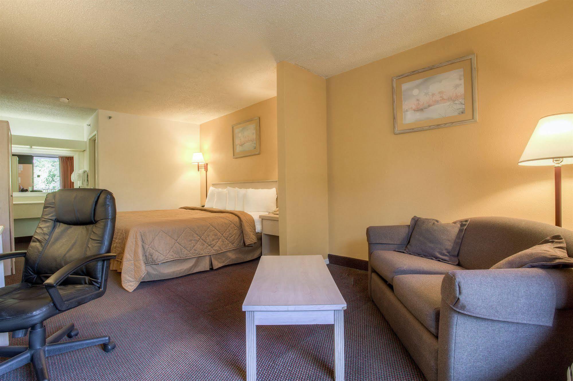 Quality Inn & Suites St Augustine Beach Area شاطئ سانت اوجوستين المظهر الخارجي الصورة